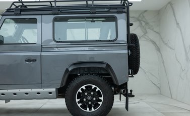 Land Rover Defender 90 Adventure 33