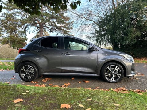 Toyota Yaris DESIGN FHEV 24