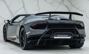 Lamborghini Huracan Spyder LP 640-4 PERFORMANTE 10