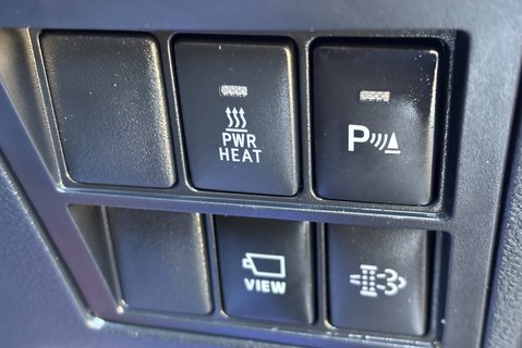 Toyota Hilux Invincible X 4WD 2.8 D-4D Double Cab Pickup - Hardtop Canopy 34