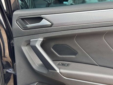 Volkswagen Tiguan 2.0 Tiguan R-Line TDI BlueMotion Technology 4Motion Semi-Auto 4WD 5dr 53