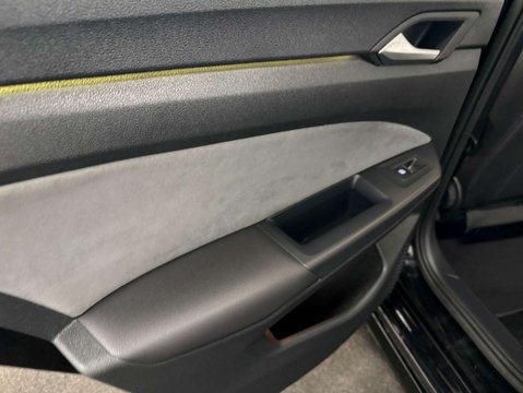 Volkswagen Golf 1.5 Golf R-Line eTSI Semi-Auto 5dr 48