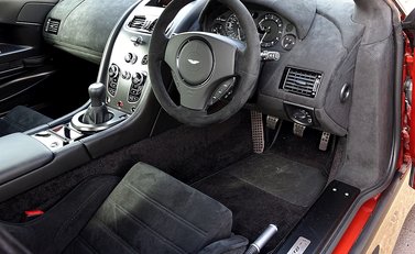 Aston Martin Vantage GT8 19