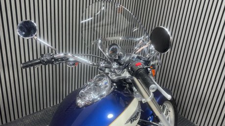 Triumph Bonneville 2011 ONLY 21K NEW MOT CRUISER 865CC 9