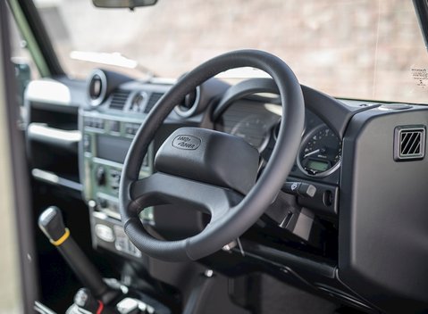 Land Rover Defender 90 Heritage 11