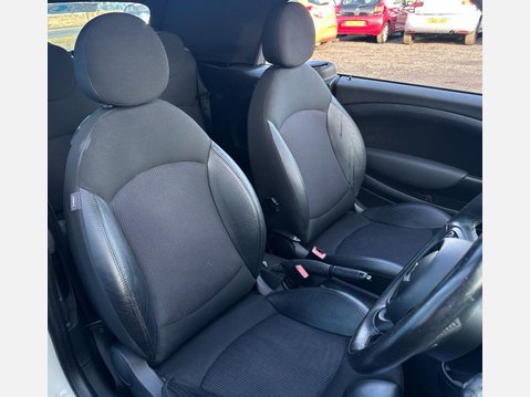 Mini Convertible 1.6 Cooper D Convertible 2dr Diesel Manual Euro 5 (s/s) (112 ps) 9