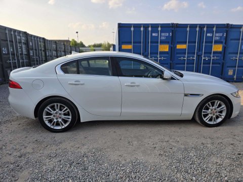 2015 Jaguar XE thumbnail 6
