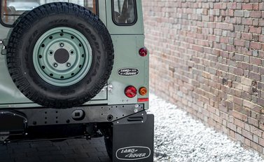 Land Rover Defender 90 Heritage 25