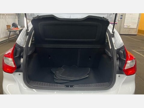 Ford Focus 1.0T EcoBoost Zetec Euro 5 (s/s) 5dr 10