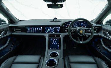 Porsche Taycan Turbo S Sport Turismo 19