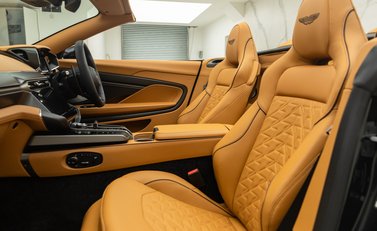 Aston Martin Vanquish Volante 19