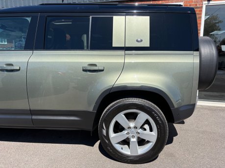 Land Rover Defender 3.0 FIRST EDITION MHEV 10