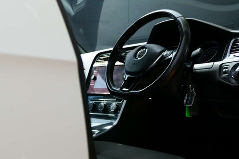 Volkswagen Golf 1.4 Golf SE Nav TSi BlueMotion Technology 5dr 4