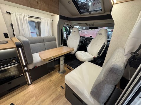 Pilote P740FGJ Evidence 2026 MODEL SHOW VAN 14