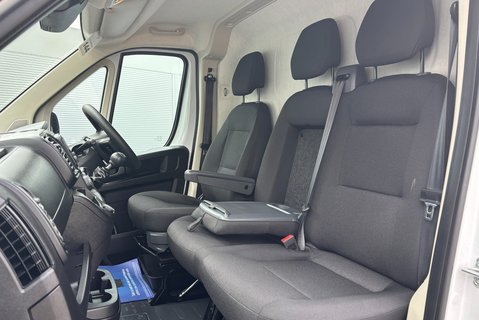 Peugeot Boxer 35 L3H2 Professional 140 ps Panel Van 3
