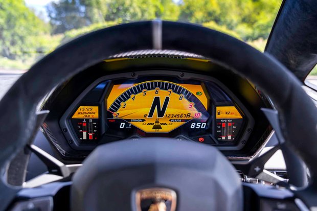 Lamborghini Aventador SV AD PERSONAM. FACTORY SATIN CARBON FIBRE EXT. COMFORT SEATS. FRONT LIFT. 4