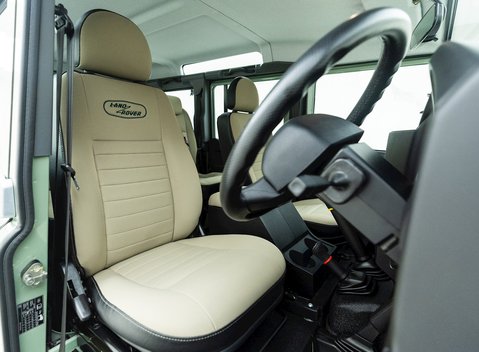 Land Rover Defender 110 Heritage 10