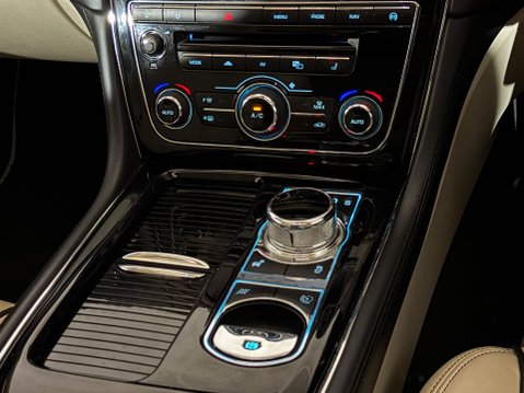 Jaguar XJ D V6 PORTFOLIO 17
