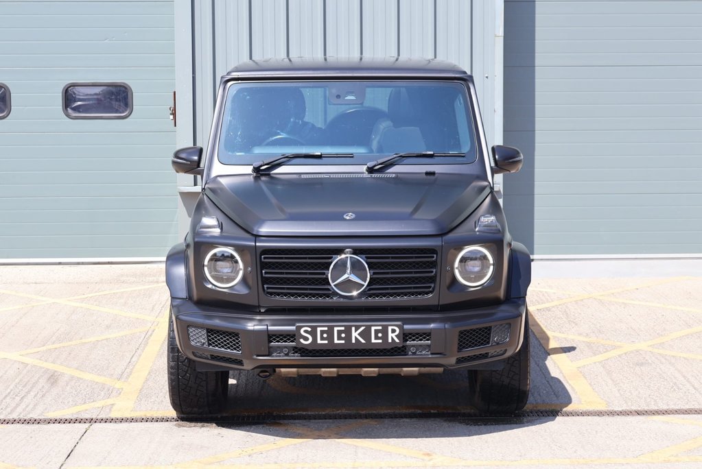 Mercedes-Benz G Series 2109 G 350 D 4MATIC AMG LINE PREMIUM MATT BLACK WRAPP 9