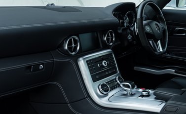 Mercedes-Benz SLS AMG 19