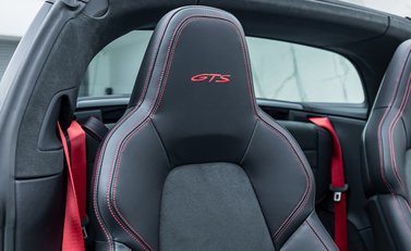 Porsche 911 Targa 4 GTS (992) 21