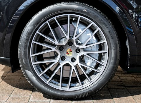 Porsche Cayenne Turbo (New Model) 10