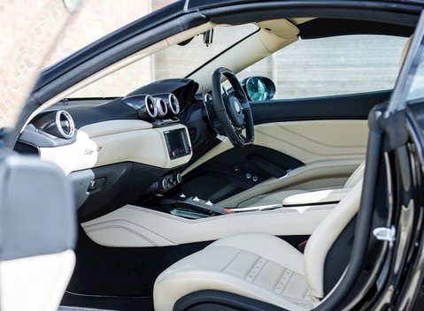 Ferrari California T HS 16