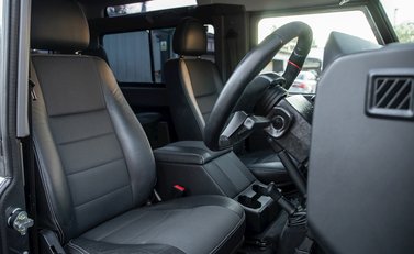 Land Rover Defender 90 XS URBAN TRUCK Carbon Edition 12