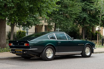 Aston Martin V8 Vantage ”Fliptail” Manual 3