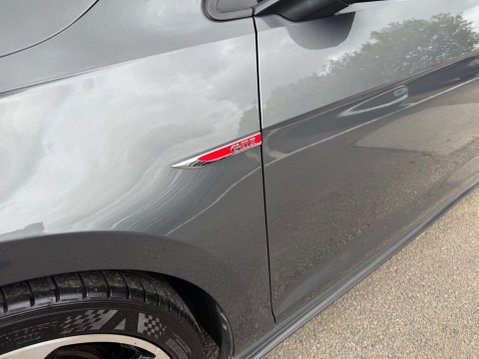 Volkswagen Golf GTI TSI DSG 30