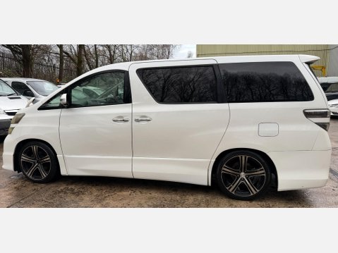 Toyota Vellfire AUTO - IMPORT 18