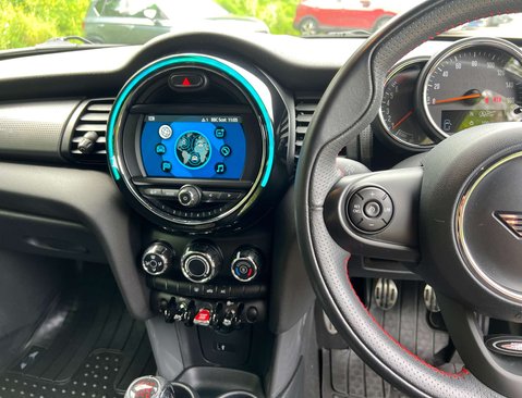 Mini Hatch 1.5 Cooper Sport 3dr 26