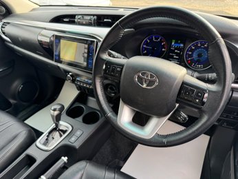 Toyota Hilux 2.4 D-4D Invincible X Auto 4WD Euro 6 4dr (TSS, 3.5t)