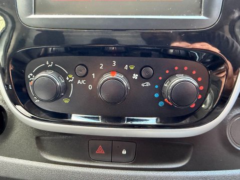 Renault Trafic 1.6 dCi ENERGY 27 Sport Nav Panel Van 5dr Diesel Manual SWB Standard Roof E 33