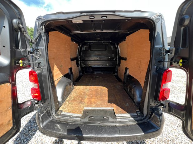Vauxhall Vivaro SWB L1H1 Low Roof Sportive 2700 Air Con Sensors EURO 6 NO VAT 12