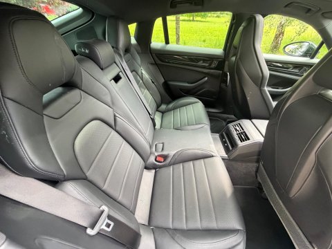 Porsche Panamera 4 PDK 37