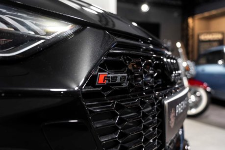 Audi RS6 Avant QUATTRO CARBON BLACK. VAT Q. WARRANTY. HEATED & COOLED SEATS. B & O. 51