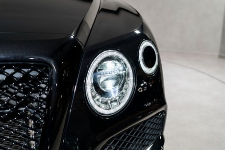 Bentley Bentayga W12. ALL TERRAIN SPEC. PANORAMIC ROOF. H, C & M SEATS. PRIVACY GLASS. 70