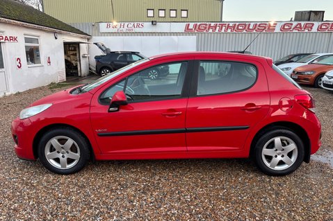 Peugeot 207 VERVE.. 9 SERVICES.. INCLUDING CAMBELT.. LOW INSURANCE.. PERFECT FIRST CAR  4