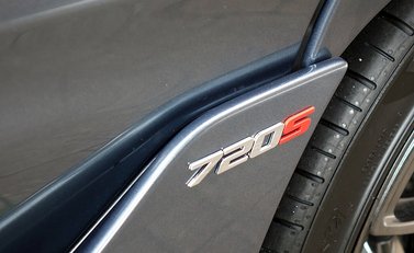 McLaren 720S Luxury 23