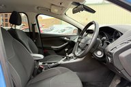 Ford Focus ZETEC.. 9 MAIN DEALER SERVICES.. £20 ROAD TAX.. 1 PREVIOUS KEEPER..STUNNING 2