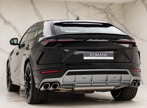 Lamborghini Urus 3