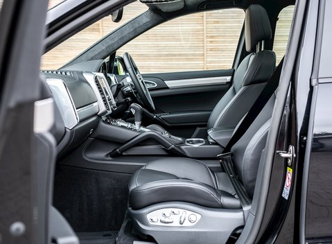 Porsche Cayenne Turbo 16