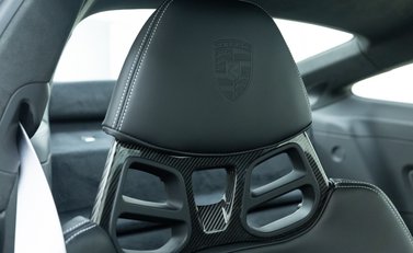 Porsche 911 GT3 Touring (992) 13