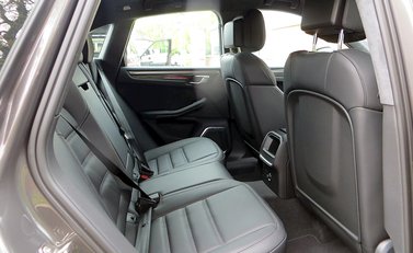 Porsche Macan Turbo 19