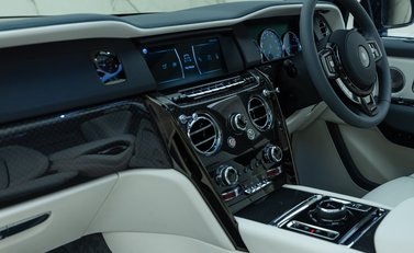 Rolls-Royce Cullinan BLACK BADGE 23