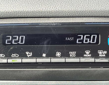 Toyota Yaris 1.5 Yaris Dynamic HEV CVT 5dr 49