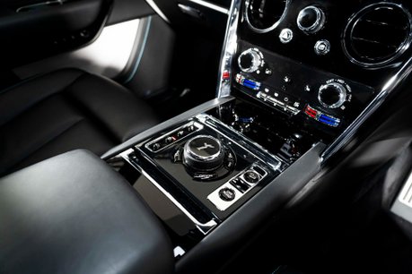 Rolls-Royce Cullinan V12. DYNAMIC PACKAGE. ACTIVE CRUISE. SHOOTING STAR HEADLINER. HUD 19