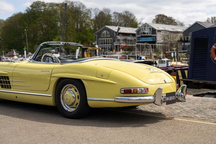 Mercedes-Benz SL Series 300SL Roadster 20