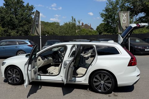 Volvo V60 RECHARGE T6 INSCRIPTION AWD - FULL MAIN DEALER SERVICE - HUGE SPEC 17